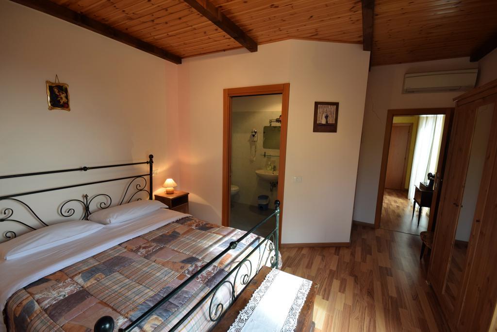 Agriturismo Al Rifugio Divino Belvedere Ostrense Eksteriør bilde