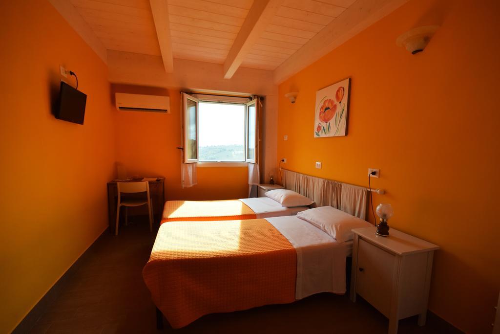 Agriturismo Al Rifugio Divino Belvedere Ostrense Eksteriør bilde